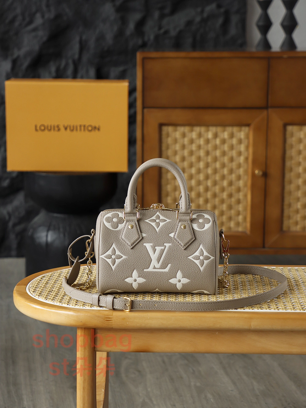 高仿包包 LV Speedy Bandoulière 20 Monogram 壓花EPI皮革 斜揹包-M46575 1 高仿包包 LV Speedy Bandoulière 20 Monogram 壓花EPI皮革 斜揹包-M46575