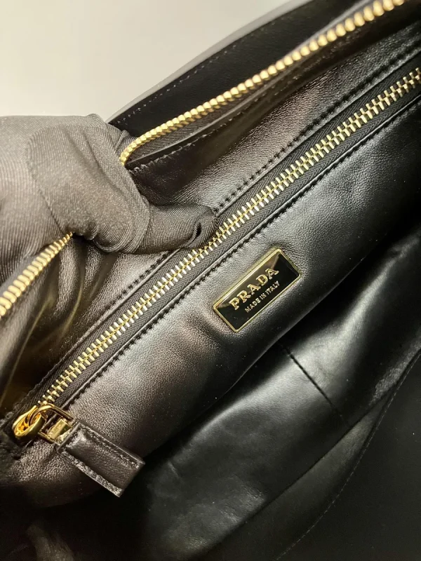 Prada Aimée 1BC228 大號黑色皮革單肩包：圖片 10