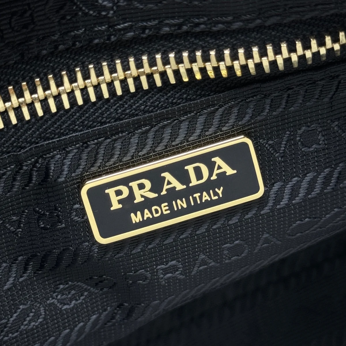 Prada Re-Ed 1N204M 小號黑色尼龍單肩包 9 Prada Re-Ed 1N204M 小號黑色尼龍單肩包