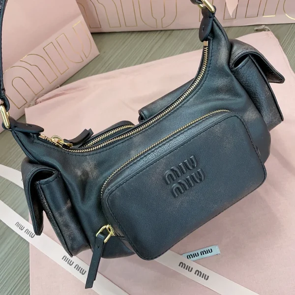 MiuMiu 納帕軟皮Pocket手袋包包-5BC146：圖片 15
