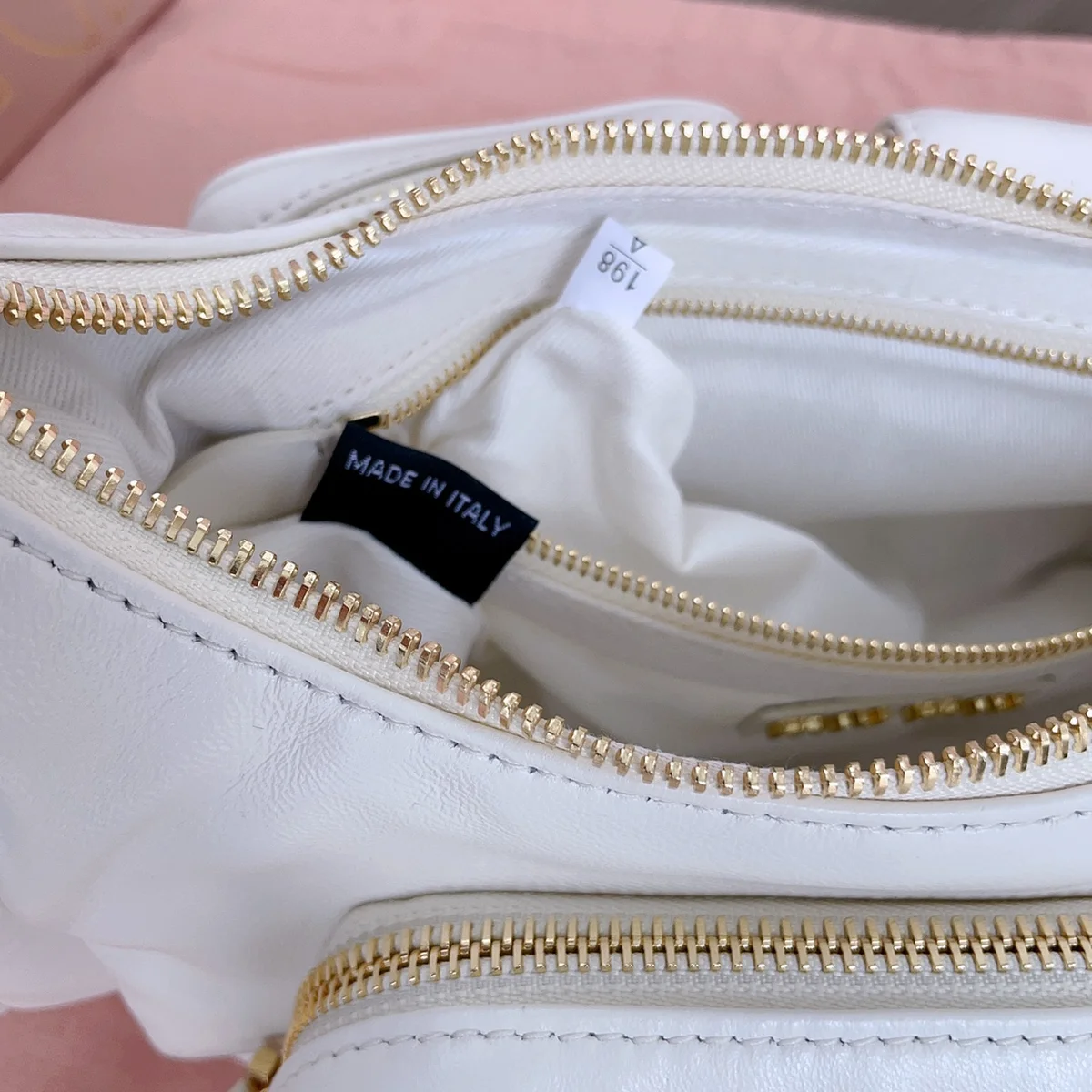 MiuMiu 納帕軟皮Pocket手袋包包-5BC146 19 MiuMiu 納帕軟皮Pocket手袋包包-5BC146