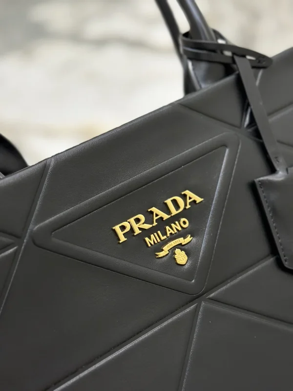 Prada Triangle 1BA377 大號黑色皮革托特包：圖片 6