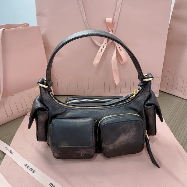 MiuMiu 納帕軟皮Pocket手袋包包-5BC146：圖片 11