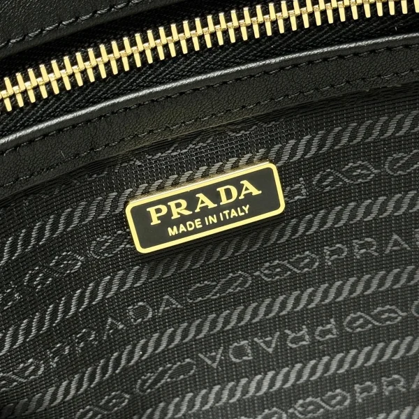 Prada Re 1BB131 中號黑色皮革手提包：圖片 10
