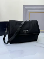 Prada ReNylon 1BD256 大號黑色尼龍肩背包：圖片 4