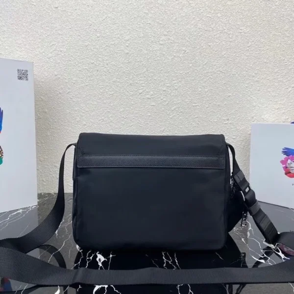 Prada Re-Nylon 1BD953 中號黑色尼龍單肩包：圖片 4