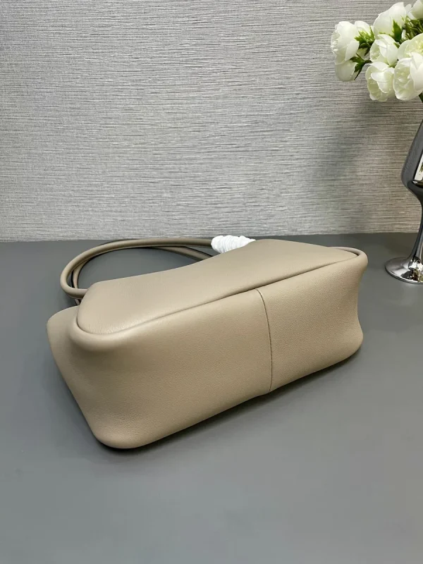 Prada Soft 1BA444 中號白色皮革托特包：圖片 9