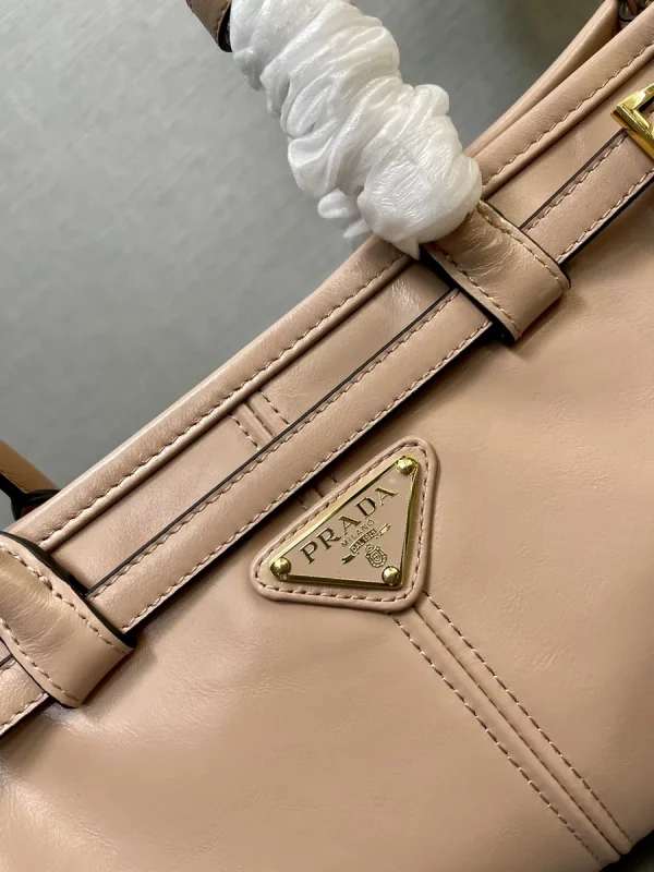 Prada Geometric 1BA426 中號白色皮革托特包：圖片 6