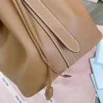 MiuMiu 皮革水桶袋-5BE089：圖片 8