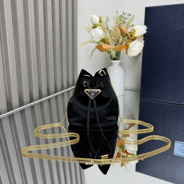Prada 經典 1NR016 小號黑色尼龍肩背包：圖片 2