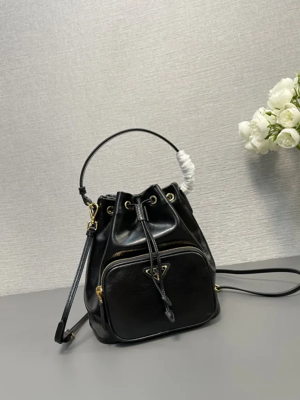 Prada Duet 1BH038 中號黑色再生尼龍水桶包：圖片 4