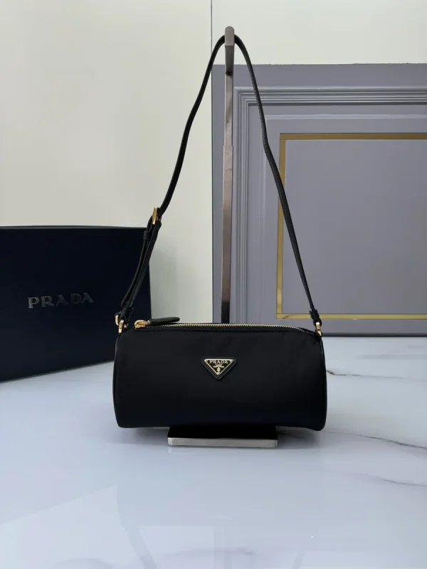 Prada Re-Nylon 1NE058 小號黑色化妝包：圖片 2