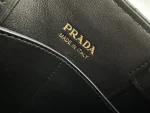Prada Symbole 1BG548 小號黑色皮革托特包：圖片 10