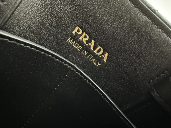 Prada Symbole 1BG548 小號黑色皮革托特包：圖片 10