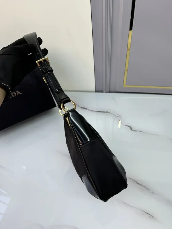 Prada Re-Ed 1BC214 中號黑色尼龍肩背包：圖片 5