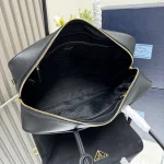 Prada Re 1BB131 中號黑色皮革手提包：圖片 9