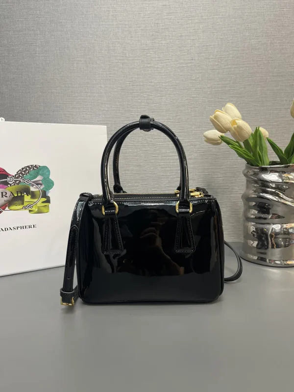 Prada Galleria 1BA906 小號黑色漆皮手提包：圖片 3