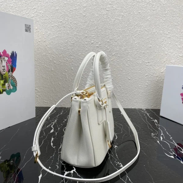 Prada Galleria 1BA906 小號黑色漆皮手提包：圖片 4