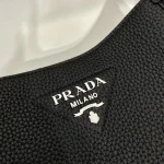 Prada Mini 1BH191 小號黑色皮革單肩包：圖片 7