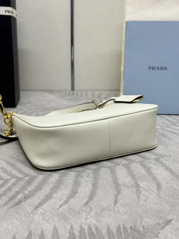 Prada Triangle 1BC204 小號黑色皮革單肩包：圖片 6