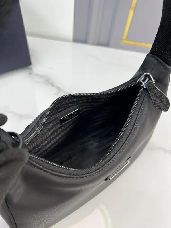 Prada Re-Edition 1NE515 小號黑色尼龍單肩包：圖片 8