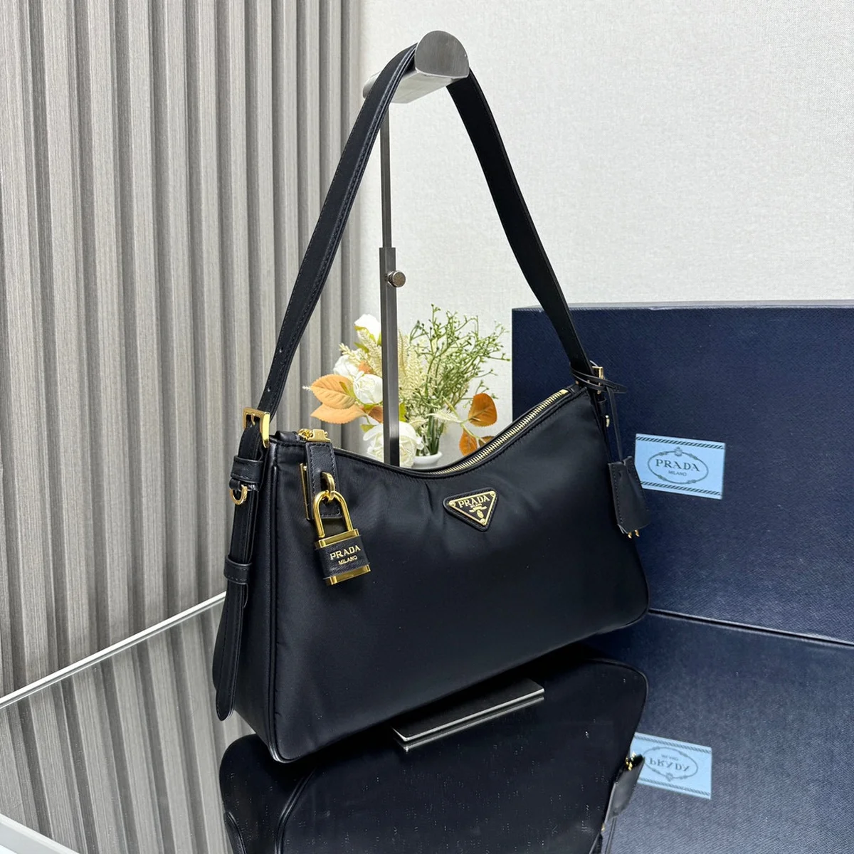 Prada Re-Nylon 1BC232 中號黑色單肩包 4 Prada Re-Nylon 1BC232 中號黑色單肩包