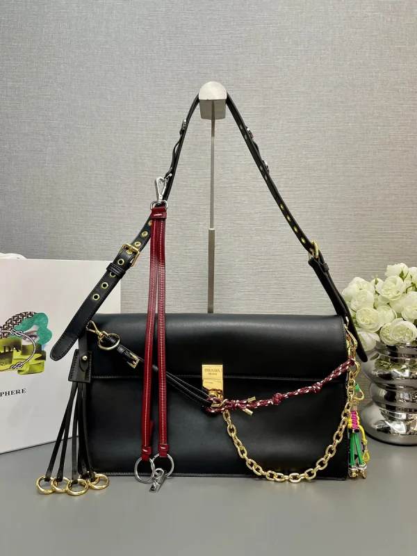 Prada Soft 1BD378 中號黑色皮革單肩包：圖片 2