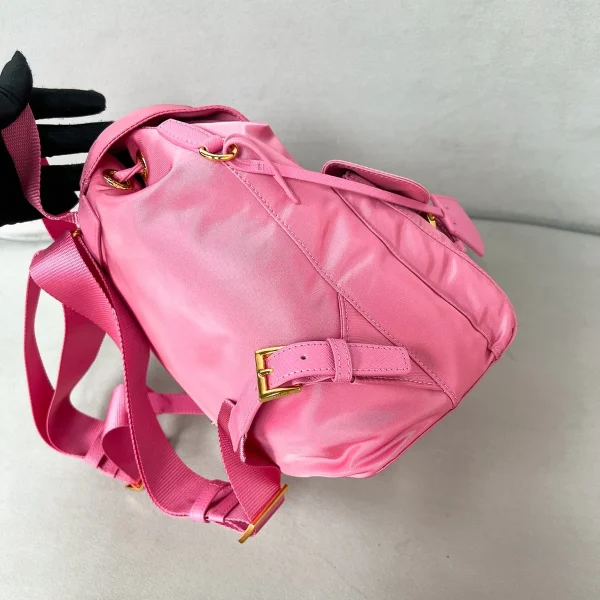 Prada ReNylon 1BZ677 中號黑色尼龍後背包：圖片 4