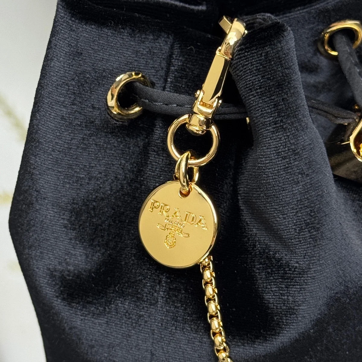 Prada 經典 1NR016 小號黑色尼龍肩背包 8 Prada 經典 1NR016 小號黑色尼龍肩背包