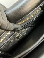 Prada Soft 1BD379 小號黑色皮革單肩包：圖片 16