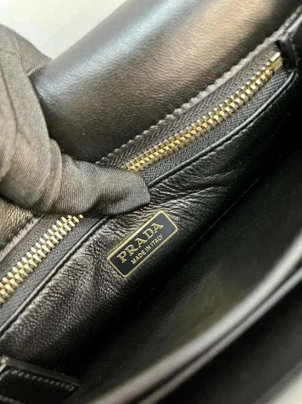 Prada Soft 1BD379 小號黑色皮革單肩包：圖片 16