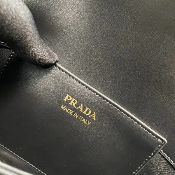 Prada Classic 1BD365 小號黑色皮革單肩包：圖片 9