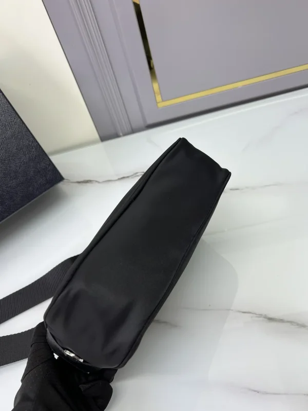 Prada Re-Nylon 1BC167 小號黑色再生尼龍掛肩包：圖片 6