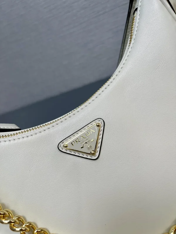 Prada Naplak 1BC204 中號銀色漆皮單肩包：圖片 6