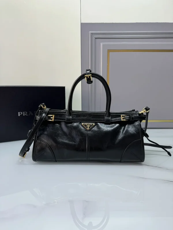 Prada Naplak 1BA426 中號黑色漆皮手提包：圖片 2
