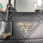 Prada Classic 1BA379 中號黑色皮革手提包：圖片 5