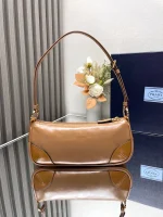 Prada Re-Edition 1BC201 小號黑色皮革肩背包：圖片 3