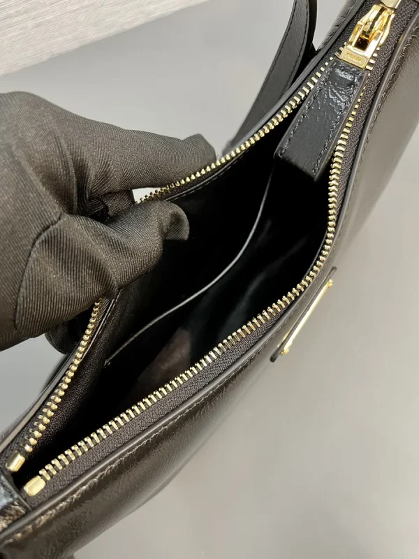 Prada Arqué 1BC194 中號黑色漆皮肩背包：圖片 9
