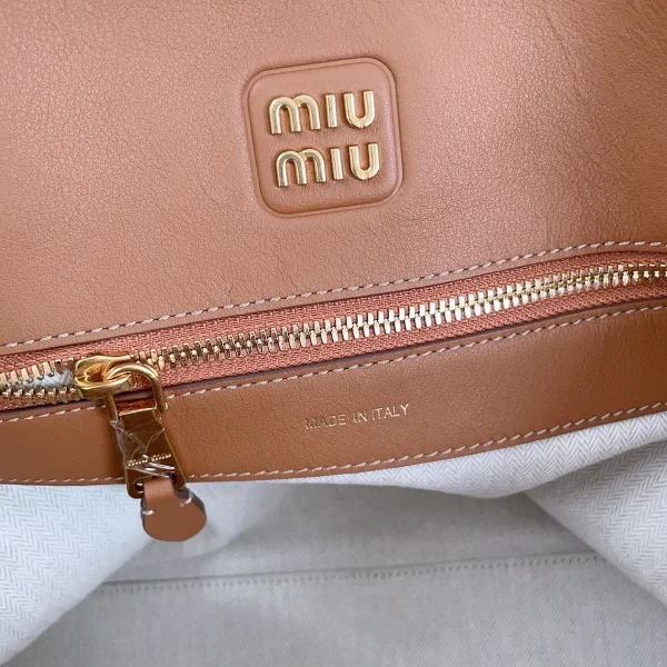 MiuMiu 皮革手袋包包-5BA289：圖片 15