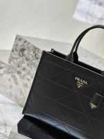Prada Triangle 1BA377 大號黑色皮革托特包：圖片 7