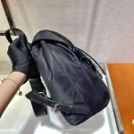 Prada ReNylon 1BZ677 中號黑色尼龍後背包：圖片 7