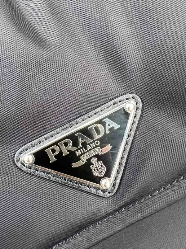 Prada Re-Nylon 1BD255 中號黑色皮革肩背包：圖片 7