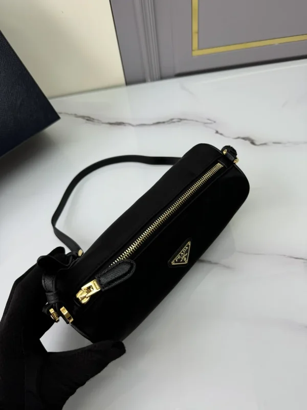 Prada Re-Nylon 1NE058 小號黑色化妝包：圖片 8