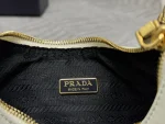 Prada Triangle 1BC204 小號黑色皮革單肩包：圖片 10