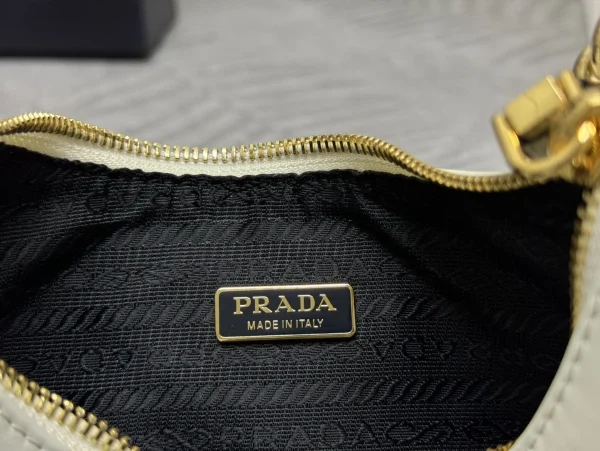 Prada Triangle 1BC204 小號黑色皮革單肩包：圖片 10