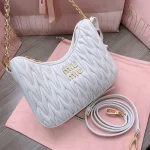 MiuMiu Matelassé納帕軟皮掛肩袋-5BH211：圖片 13