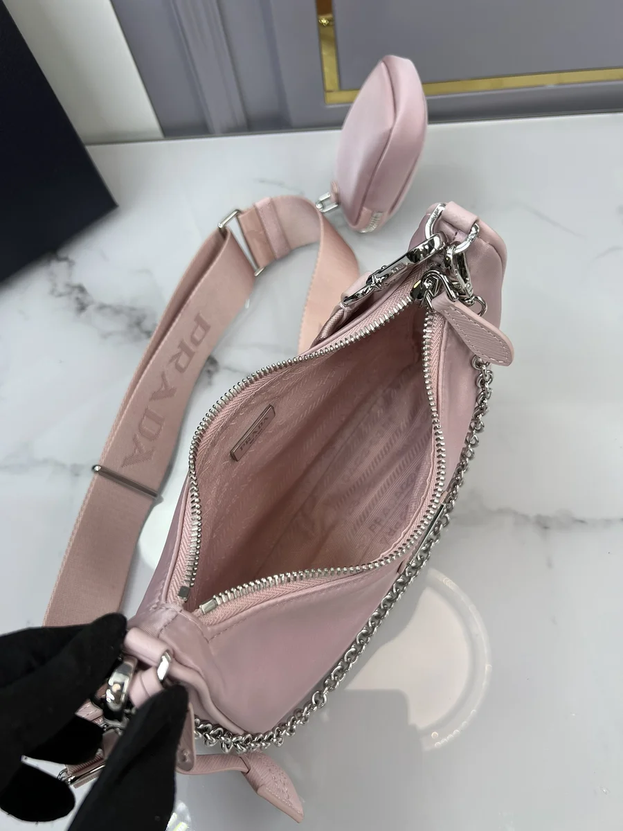 Prada Re-Edition 1BH204 中號粉色皮革肩背包 9 Prada Re-Edition 1BH204 中號粉色皮革肩背包