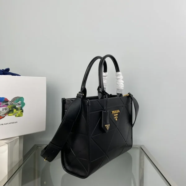 Prada Classic 1BA379 中號黑色皮革手提包：圖片 4