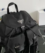 Prada Re-Nylon 1BZ811 中號黑色尼龍後背包：圖片 8