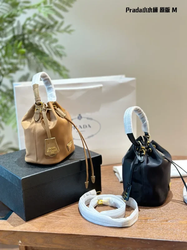 Prada Soft 1BE067 小號黑色皮革肩背包：圖片 5